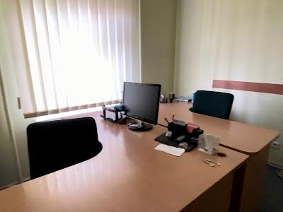 комерційна за адресою Підлісна вул., 2А