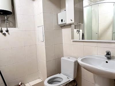 комерційна за адресою Волинська вул., 10