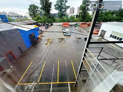 комерційна за адресою Пшенична вул., 8