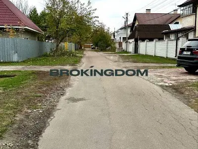 дом по адресу с. Пуховка, Армійська, 1