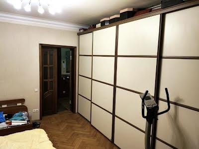 квартира за адресою Конституції пл., 2/2
