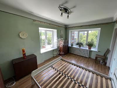 квартира за адресою Михайла Стельмаха вул., 6