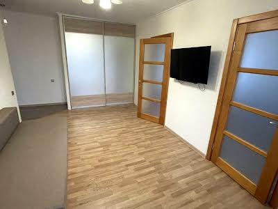 квартира за адресою Світла вул., 8