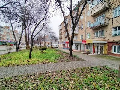 коммерческая по адресу Степана Бандеры ул., 33а