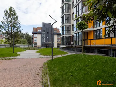 комерційна за адресою Радистів вул., 40