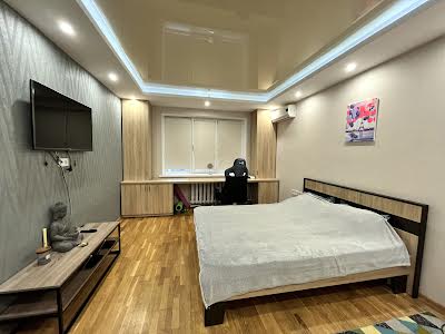 квартира по адресу Героев Днепра ул., 19