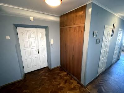 квартира за адресою Раїси Окіпної вул., 3-А