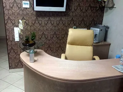 комерційна за адресою Левка Лук'яненка вул. (Маршала Тимошенка), 16