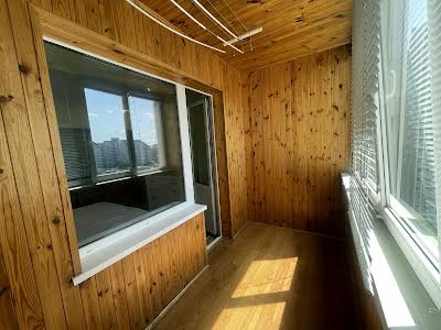 квартира за адресою Анни Ахматової вул., 4