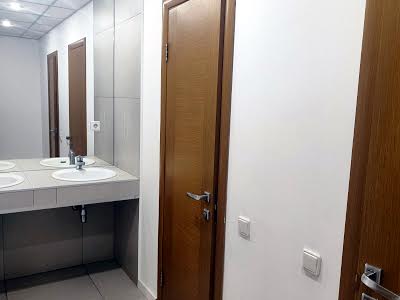 комерційна за адресою Михайла Брайчевського вул. (Металістів), 22