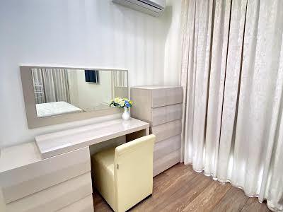 квартира за адресою Регенераторна вул., 4