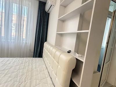 квартира за адресою Раїси Окіпної вул., 8