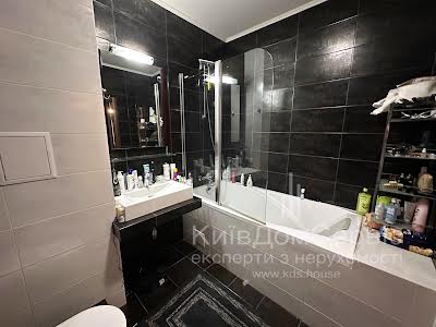 квартира за адресою Дегтярівська вул., 25а к1