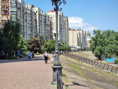 комерційна за адресою Володимира Івасюка просп. (Героїв Сталінграду), 12Д