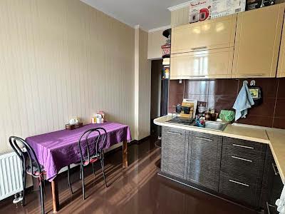 квартира за адресою Регенераторна вул., 1