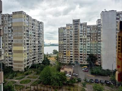 квартира за адресою Ревуцького вул., 44-Б