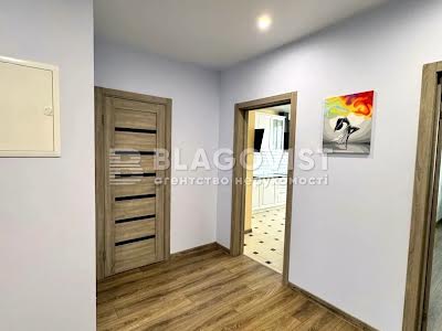 квартира по адресу Ревуцкого ул., 40г