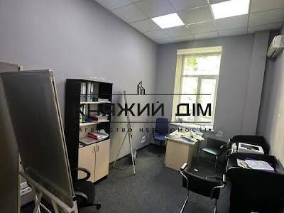 комерційна за адресою Володимирська вул., 11