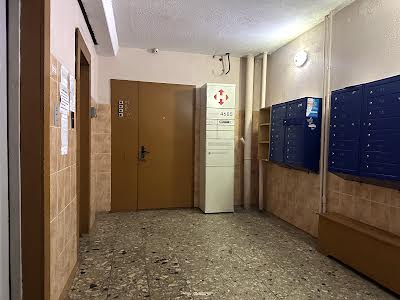 квартира за адресою Ревуцького вул., 44