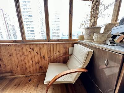 квартира за адресою Ревуцького вул., 44