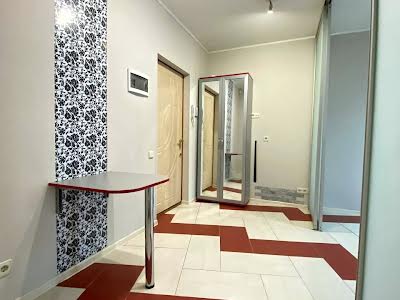комерційна за адресою Драгоманова вул., 23