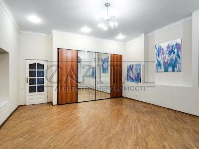 коммерческая по адресу Лютеранская ул., 12