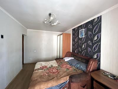 квартира за адресою Автозаводська вул., 5