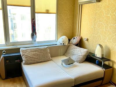 квартира за адресою Космічна вул., 4