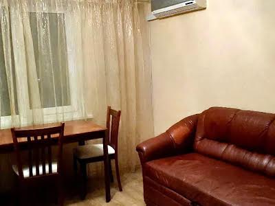 квартира за адресою Раїси Окіпної вул., 7