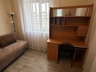 квартира за адресою Анни Ахматової вул., 16-Г