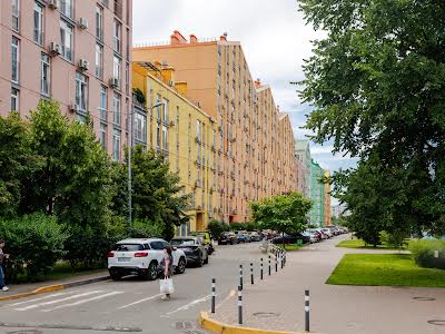 квартира за адресою Київ, Регенераторна вул., 4