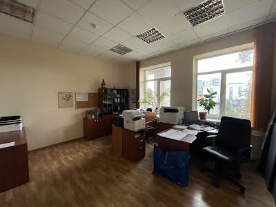коммерческая по адресу с. Требухов, Броварська, 1а