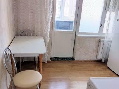 квартира за адресою Патріарха Мстислава Скрипника вул., 15