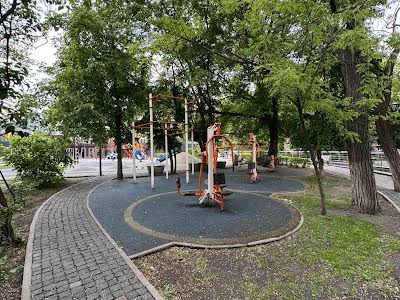 квартира за адресою Набережно-Хрещатицька вул., 33