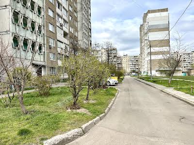 квартира за адресою Озерна вул., 8