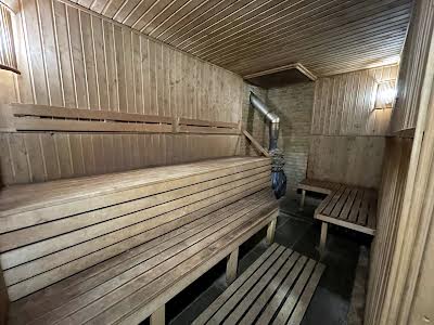 комерційна за адресою Зелена вул., 85