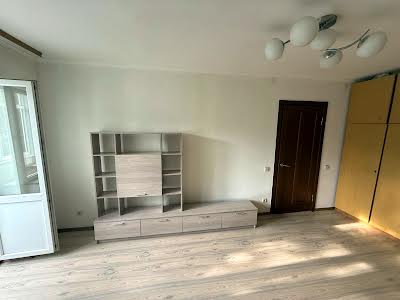 квартира за адресою Машинобудівна вул., 36