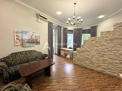 комерційна за адресою Саксаганського вул., 84-86