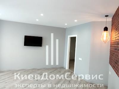 квартира за адресою Анни Ахматової вул., 22