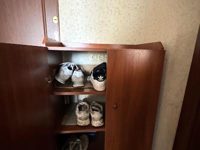 квартира за адресою Академіка Єфремова вул. (Командарма Уборевича), 25