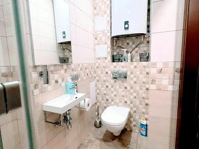 квартира за адресою Анни Ахматової вул., 30
