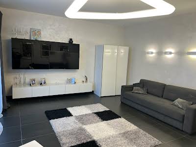 квартира за адресою Раїси Окіпної вул., 18