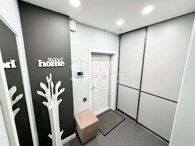 квартира за адресою Анни Ахматової вул., 22