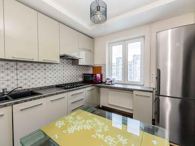 квартира за адресою Драгоманова вул., 25