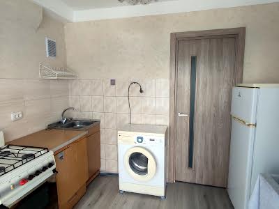 квартира за адресою Братиславська вул., 42