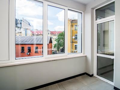 комерційна за адресою Саксаганського вул., 37к