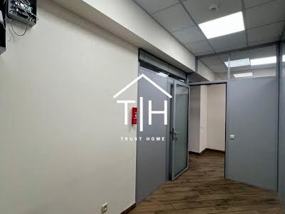 комерційна за адресою Боричів Тік вул., 30