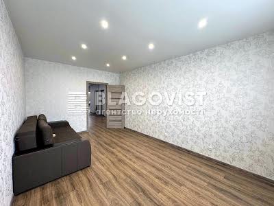 квартира по адресу Ревуцкого ул., 40г