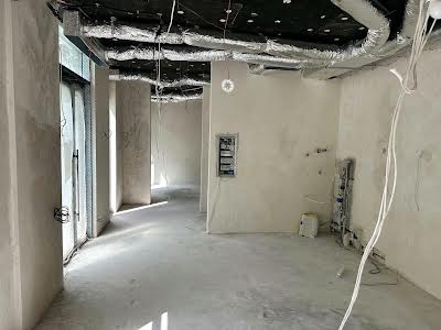 комерційна за адресою Салютна вул., 2