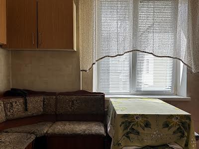 квартира за адресою Ревуцького вул., 18